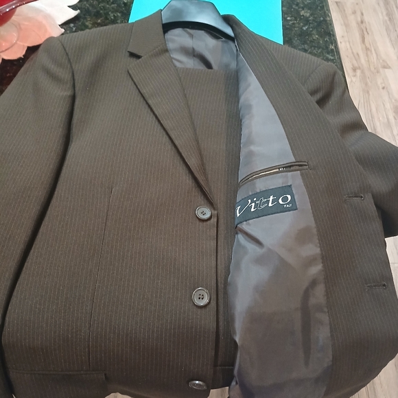VETO Men's Brown Suit